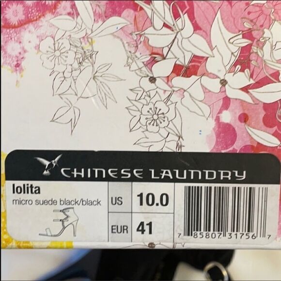 CHINESE LAUNDRY BLACK MICROSUEDE SANDALS. … - Picture 8 of 9